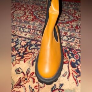 SIMON MILLER NEW High End Designer Chunky Tan and Black Chelsea Boots Wm. 10